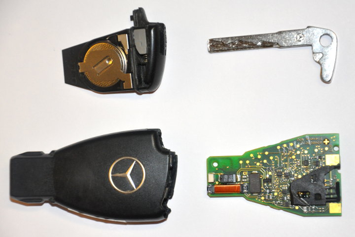 File:W220 KEYLESS-GO SmartKey dissected A.jpg