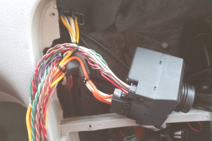 File:W220 SmartKey starter installation EIS connected.jpg