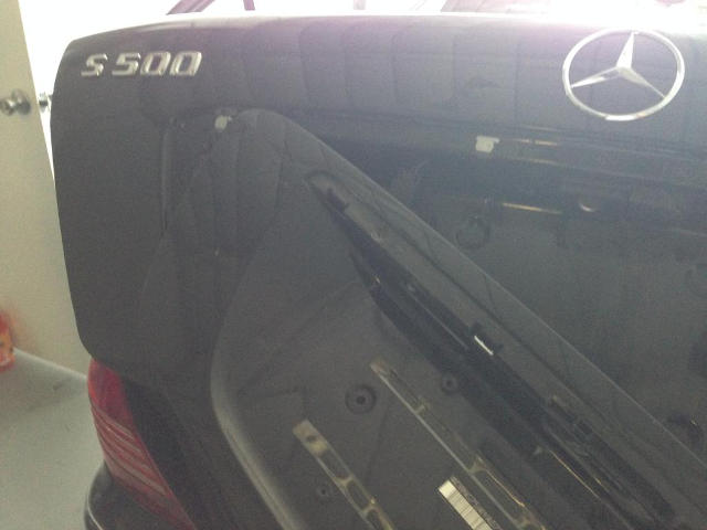 File:W220 trunk lid covering removed.jpg