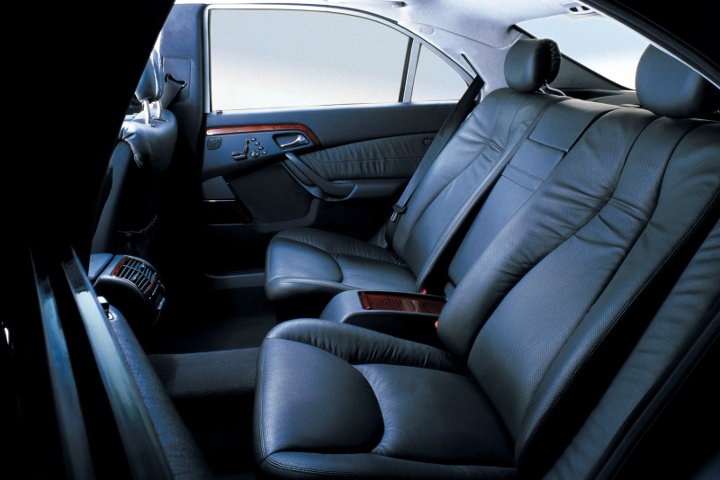 File:W220 option code 224 - rear individual power seats.jpg