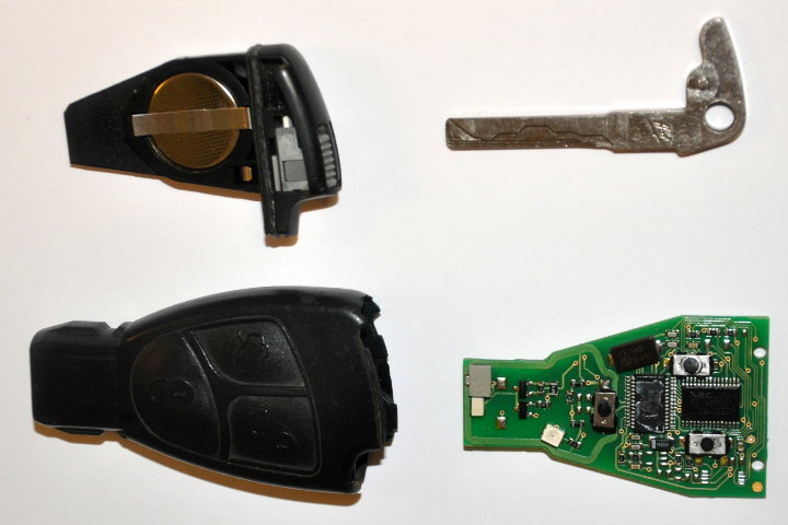File:W220 SmartKey dissected B.jpg
