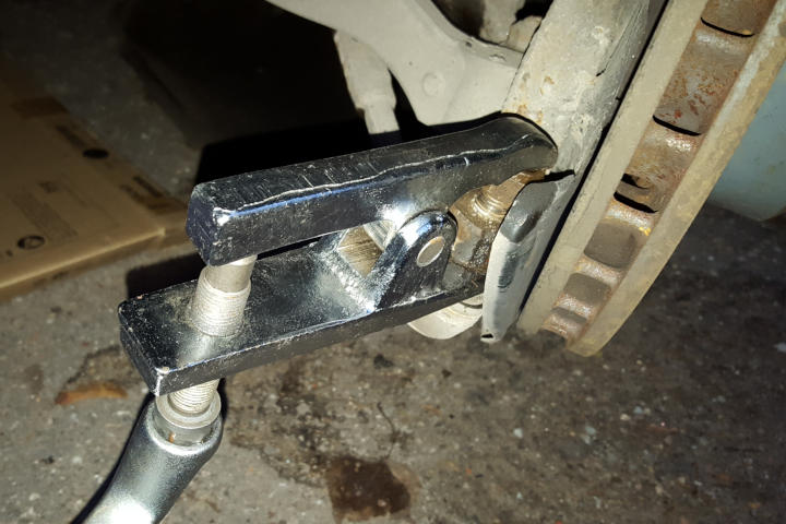 File:W220 pressing out tie rod left.jpg