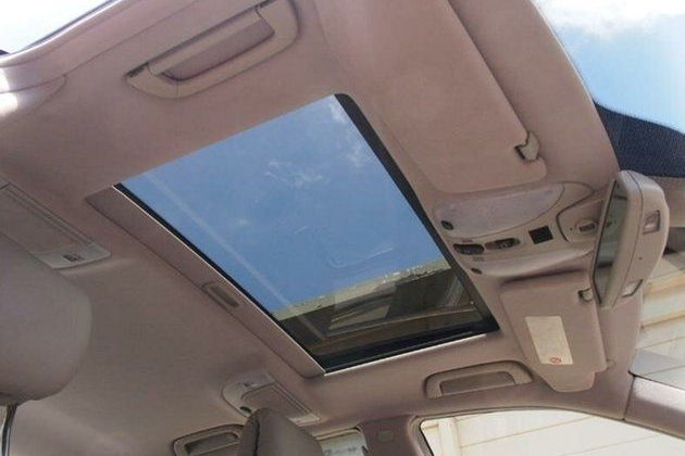 File:W220 ELECTRIC SUNROOF IN GLASS VERSION.jpg