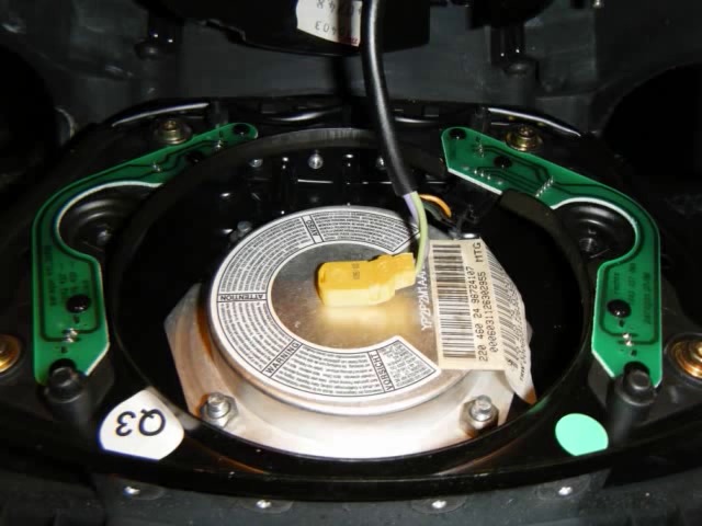File:W220 disconnect steering wheel airbag.jpg
