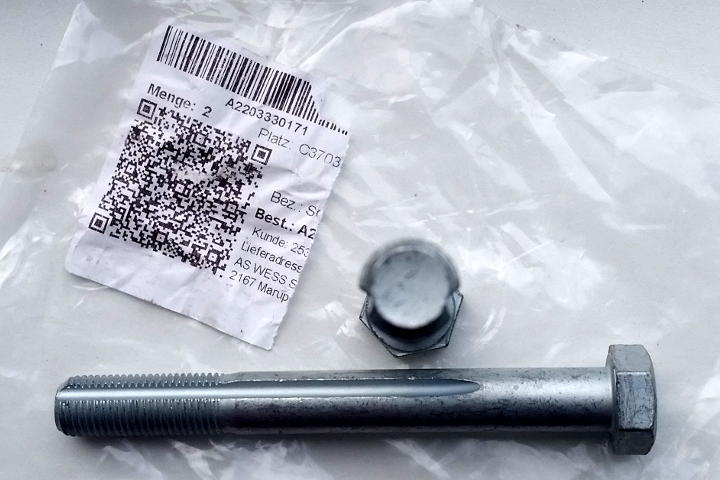 File:W220 A2203330171 fitted bolt.jpg