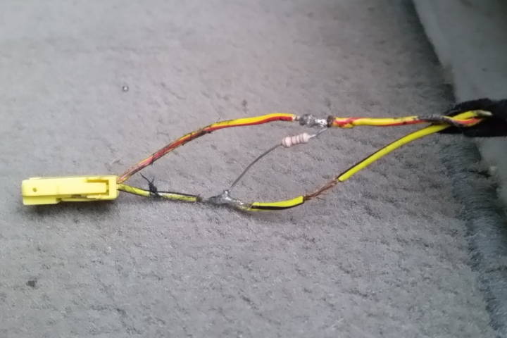 File:W220 seatbelt buckle squib harness resistor soldered.jpg