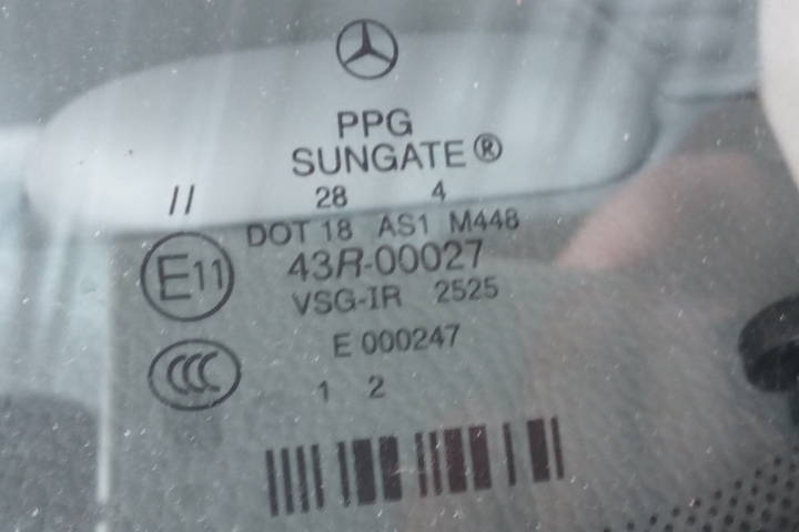 File:W220 PPG SUNGATE facelift windshield M448 IR coating.jpg