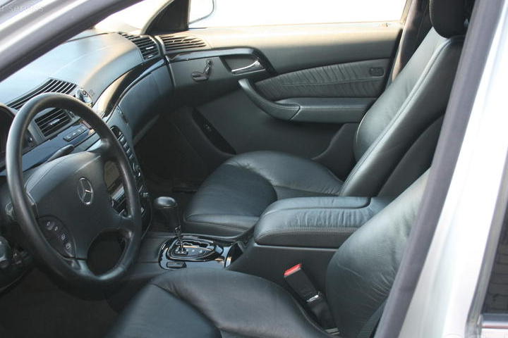 File:W220 front seats without heater and ventilation.jpg