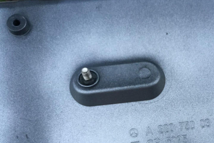 File:W220 trunk lid covering facelift bolt.jpg