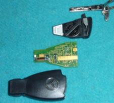 File:Reverse Side of a W220 Remote Control Key.jpg