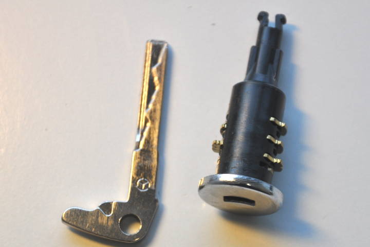 File:W220 glove box key and lock cylinder.jpg