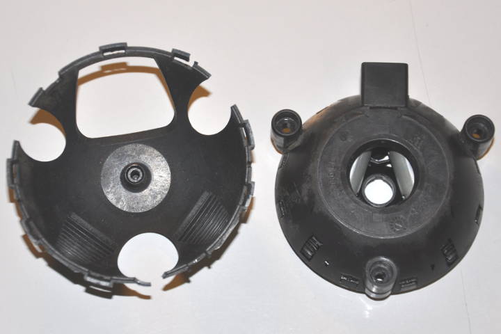 File:W220 exterior mirror motor A2038202242 opened outside.jpg
