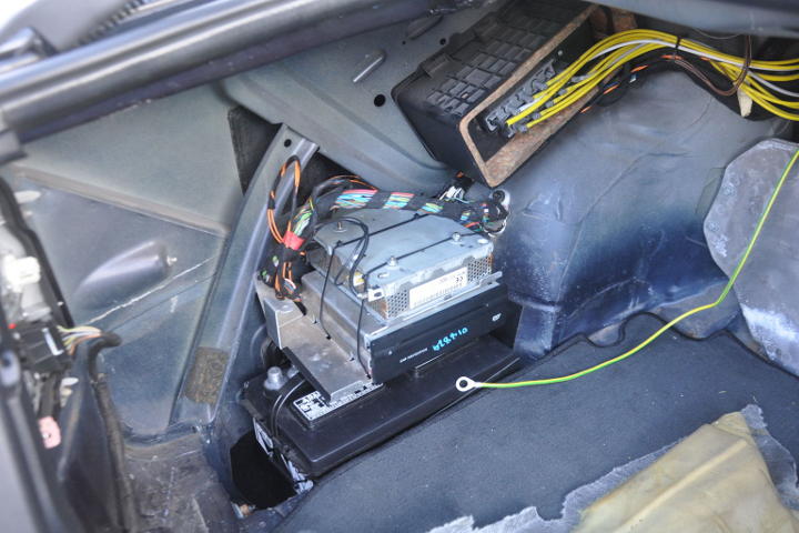 File:W220 auxiliary battery installed.jpg