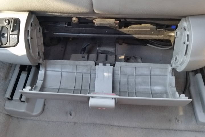 File:W220 drivers seat fire extinguisher removed.jpg