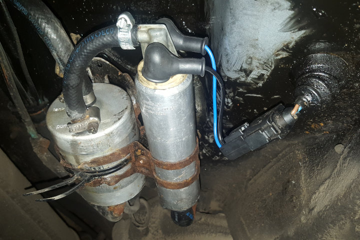 File:W220 fuel pump with connector converter installed.jpg
