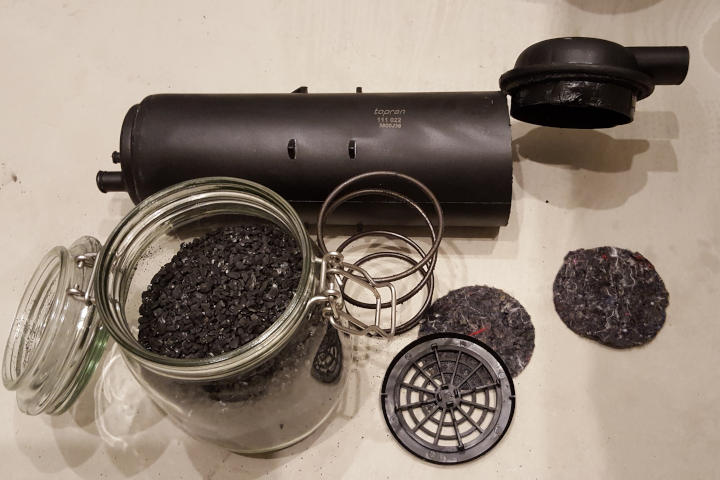 File:W220 topran 111022 activated charcoal canister dismantled.jpg