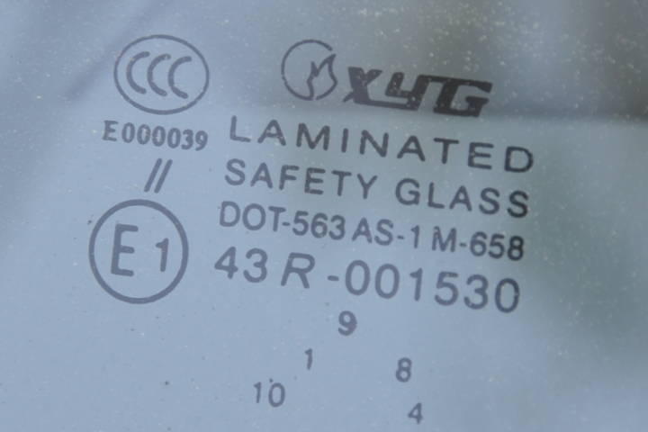 File:W220 xyg windshield 43R001530 facelift aftermarket.jpg