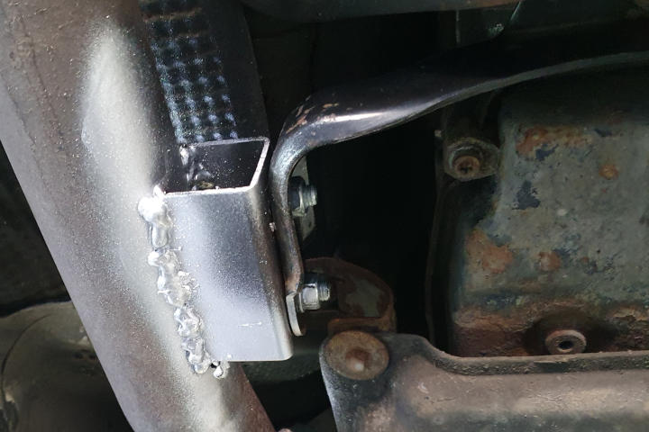 File:W220 new exhaust transmission mount legs welded 4.jpg