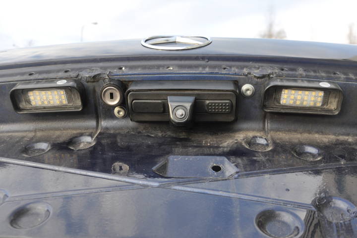 File:W220 rearview camera facelift mounted 1.jpg