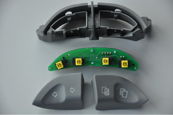 File:A2208210679 steering wheel buttons dissected.jpg
