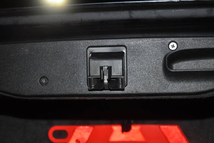 File:W220 trunk latch closed.jpg