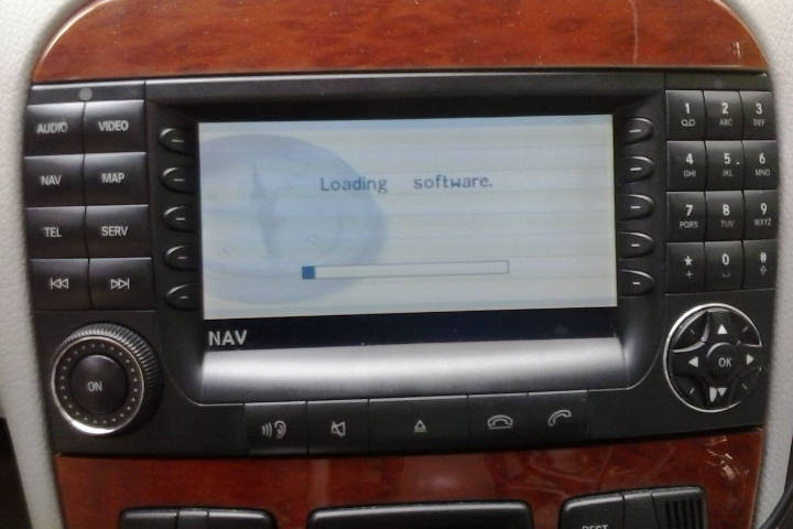File:W220 navigation loading software.jpg