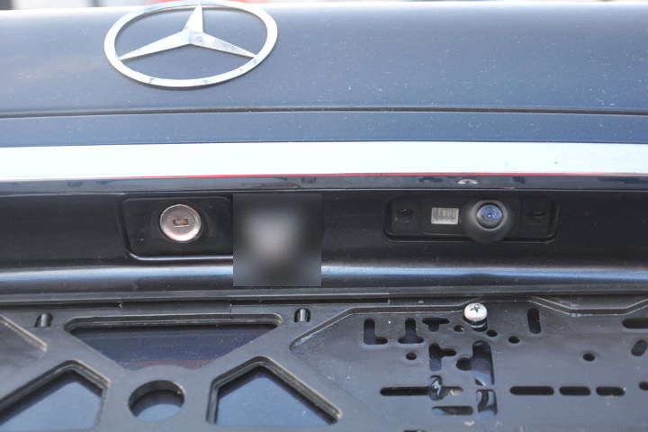 File:W220 rear view camera licence plate light module installed.jpg
