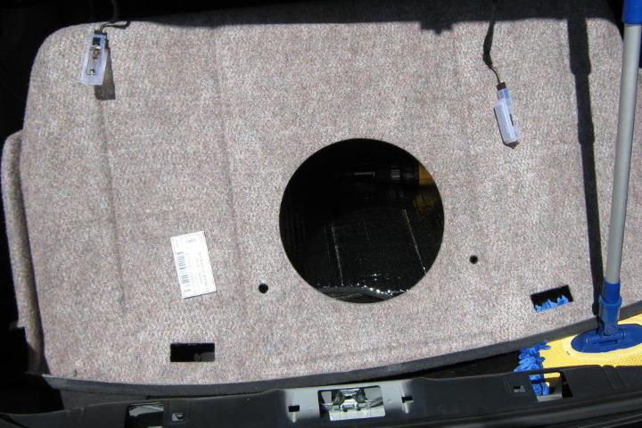 File:W220 trunk lining removal8.jpg
