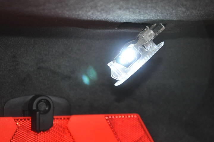 File:W220 trunk cover light led bulb installed on.jpg