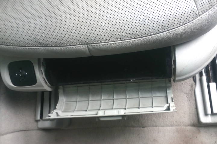 File:W220 drivers seat stowage compartment opened.jpg
