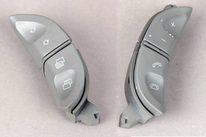 File:A2208210679 steering wheel buttons front.jpg