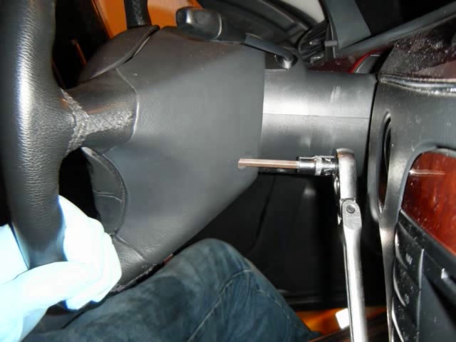 File:W220 unscrew airbag.jpg