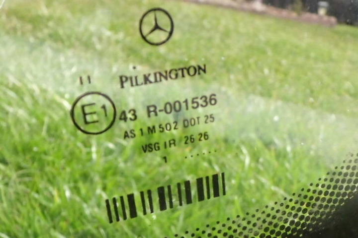File:W220 pilkington windshield 43R001536 prefacelift original.jpg