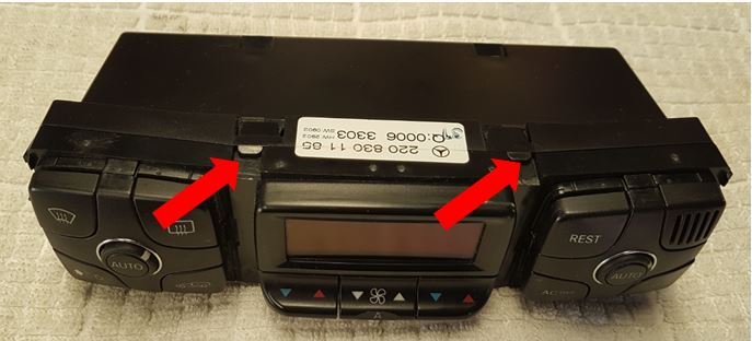File:010 W220 ACC Pushbutton Control Module Showing Two Topside Release Tabs.JPG
