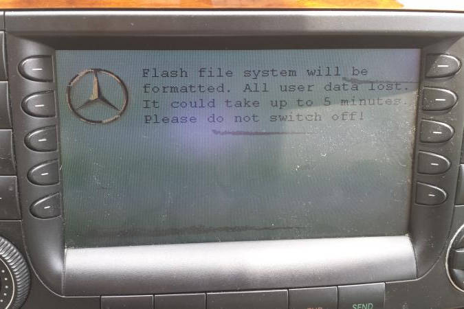File:W220 COMAND MOST file system will be formatted.jpg