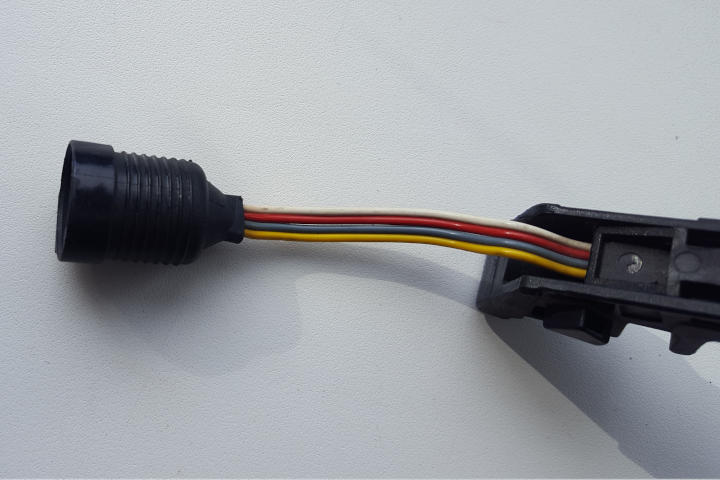 File:W220 keyless-go door handle connector wires.jpg