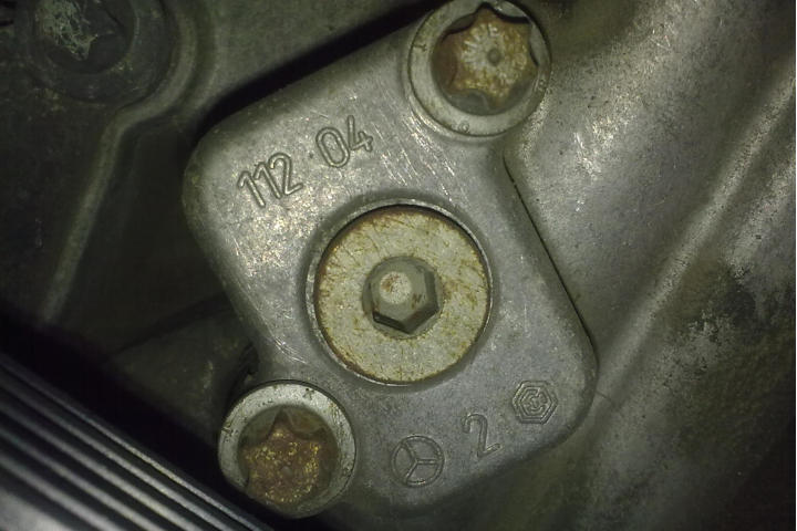 File:W220 A1120150630 cover timing case on engine.jpg