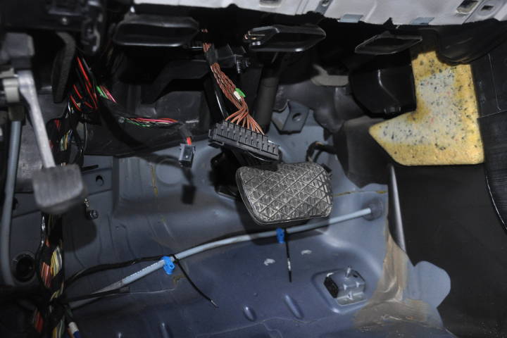 File:W220 left footwell floor covering removed.jpg