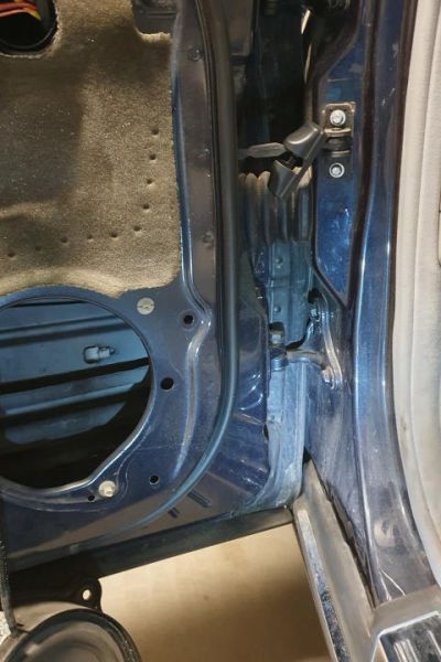 File:W220 front left door check removal.jpg