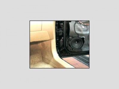 Shown on 220 S600, Interior, left front footwell, (Right front speaker shown)