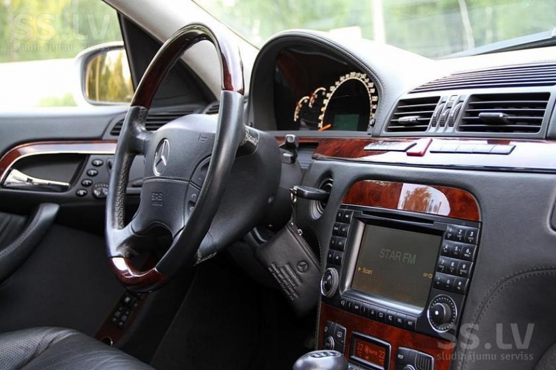 File:W220 570A EXCLUSIVE LEATHER TRIM.jpg