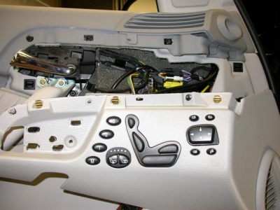Shown on 220 S500, Left front door, Close to main component