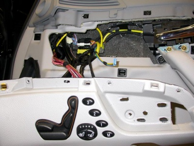 Shown on 220 S500, Right front door, Close to main component