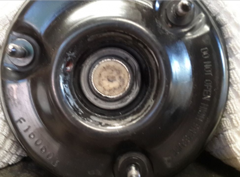File:W220 AIRmatic Front Strut After Removing Metal Disc.JPG