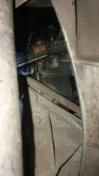 File:W220 starter look through other hole.jpg