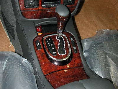 Shown on 220 S500, Center console, front