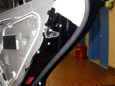 Shown on 220 S500, Right rear door, Part of lock assembly